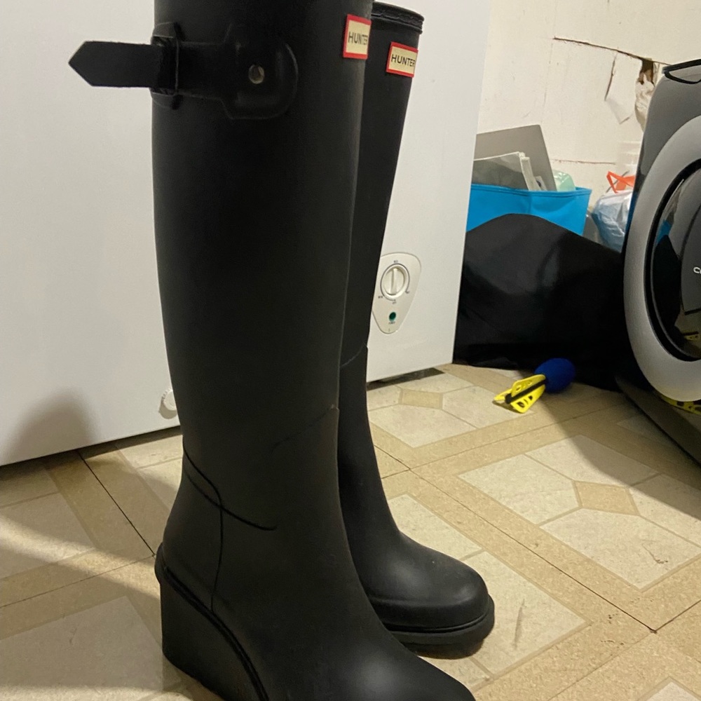 Woman hunter boots , wore it couple time, like brand new